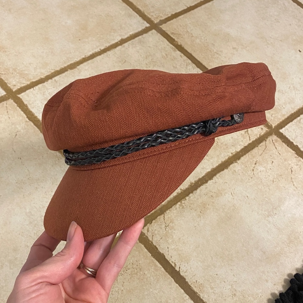 Brixton burgundy fiddler cap